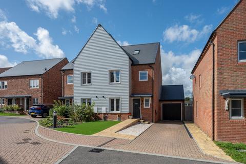 Tern Avenue, Horsham, RH12