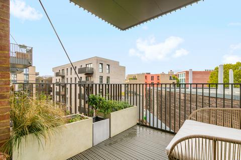 2 bedroom apartment for sale, Wild Flower Gardens, London, E3