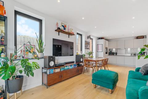 2 bedroom apartment for sale, Wild Flower Gardens, London, E3