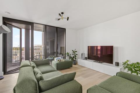 3 bedroom apartment for sale, Malt House, Barley Lane, London, E15