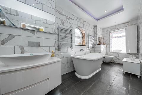 4 bedroom semi-detached house for sale, Twickenham Road, Isleworth, TW7