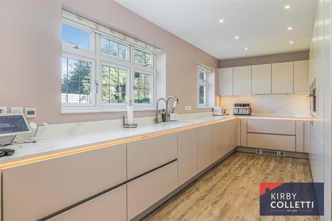 undefined, Roselands Avenue, Hoddesdon, Hertfordshire