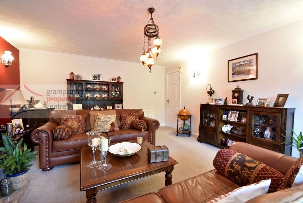 Lounge 3 .JPG