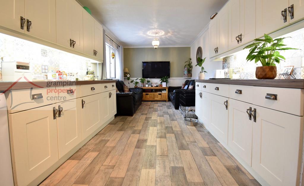 Kitchen 2 .JPG