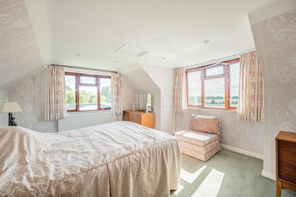 Bedroom 4.jpg