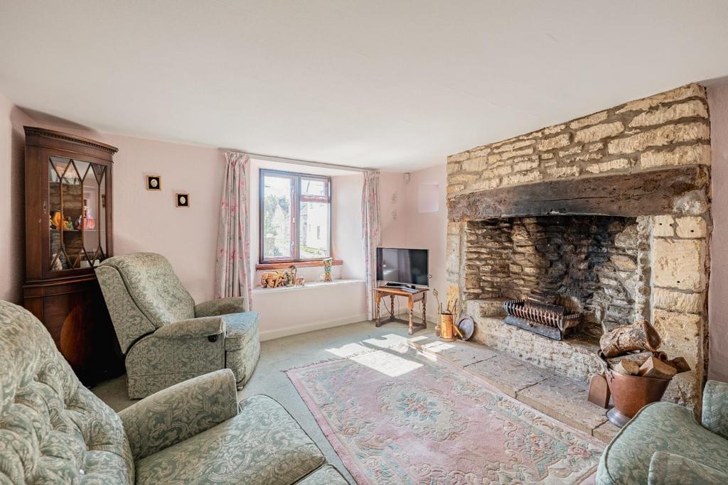 Living room 2.jpg