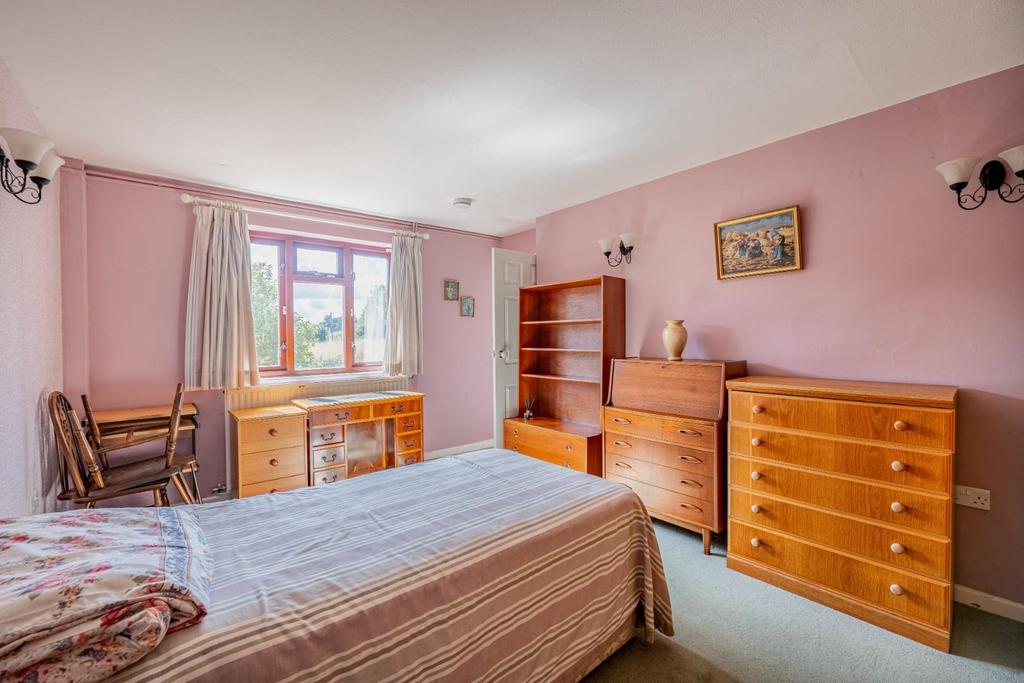 Bedroom 1.jpg