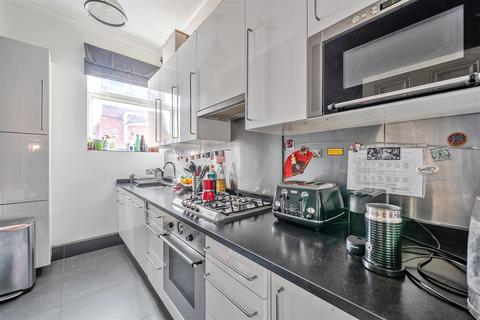2 bedroom flat for sale, Compayne Gardens, South Hampstead NW6