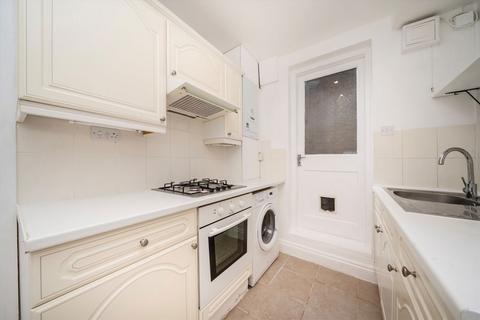 2 bedroom flat for sale, Pavilion Parade, London W12
