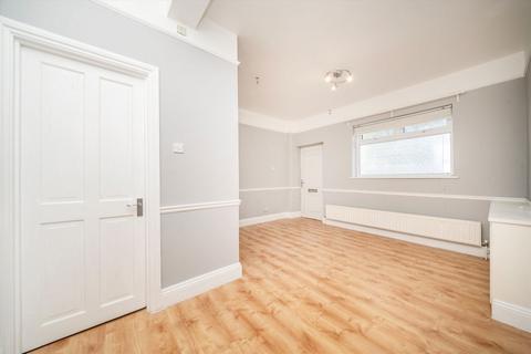 2 bedroom flat for sale, Pavilion Parade, London W12