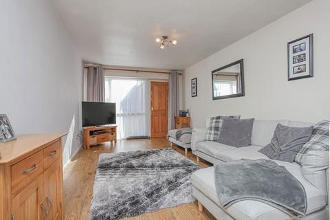 4 bedroom detached house for sale, Sussex Drive, Banbury, OX16 1UR