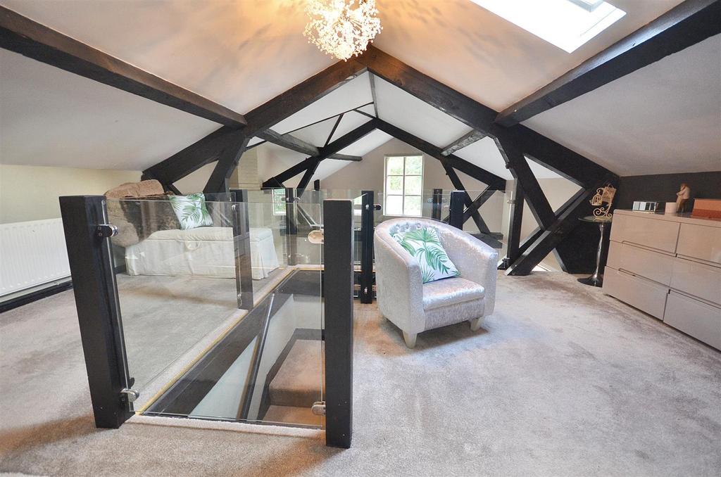 Main Bed En-Suite