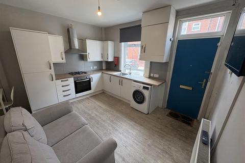 1 bedroom in a house share to rent, Autumn Street, Hyde Park, Leeds, LS6 1RH