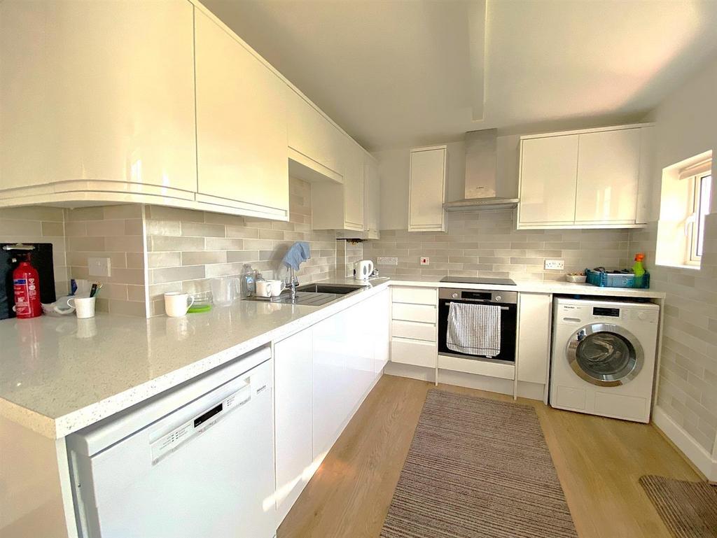 1 Bedford Ave - Kitchen1.jpg