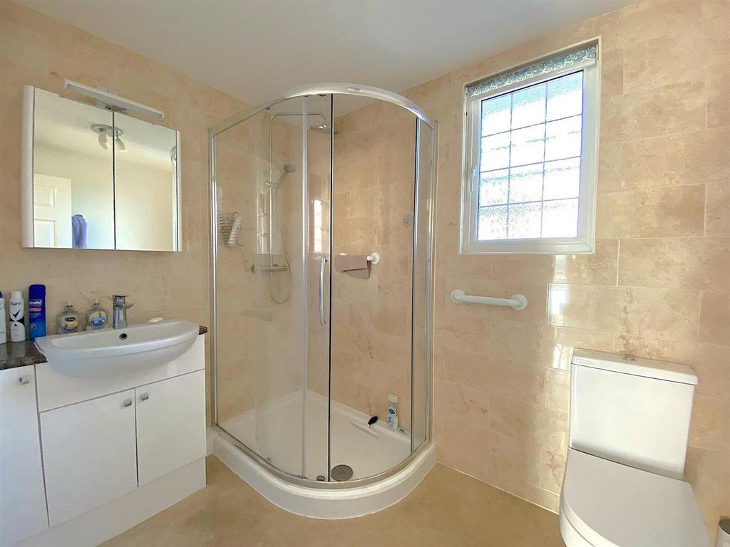 1 Bedford Ave - Shower.jpg