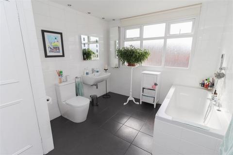 4 bedroom semi-detached house for sale, Chantry Drive, Wideopen