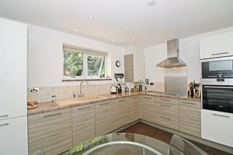 2 bedroom flat for sale, Albemarle Road, Beckenham, BR3