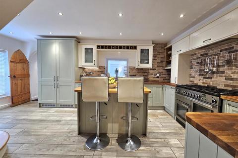 4 bedroom detached house for sale, Hawthorns Road, Drybrook