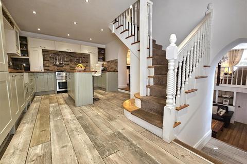 4 bedroom detached house for sale, Hawthorns Road, Drybrook