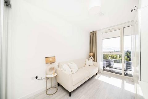 2 bedroom flat for sale, Shearwater Drive, London NW9