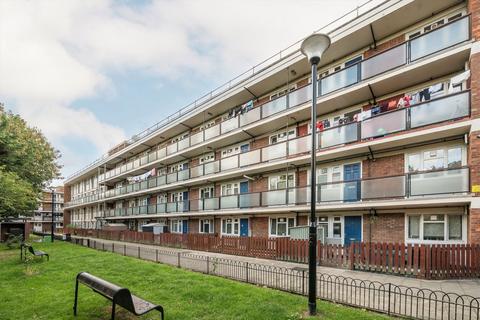 1 bedroom flat for sale, Livermere Road, London E8