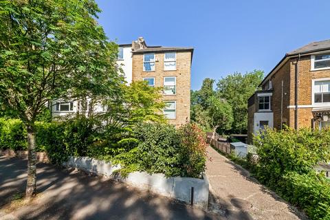 Flat 2, 10 Versailles Road, London, SE20 8AX
