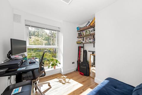 Flat 2, 10 Versailles Road, London, SE20 8AX