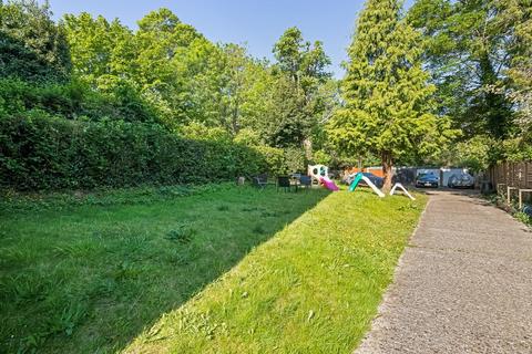 Flat 2, 10 Versailles Road, London, SE20 8AX