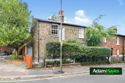 2 bedroom end of terrace house for sale, College Terrace, London N3