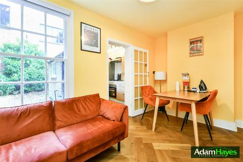 2 bedroom end of terrace house for sale, College Terrace, London N3