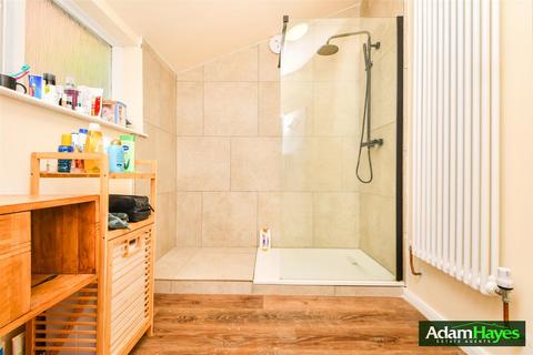 2 bedroom end of terrace house for sale, College Terrace, London N3