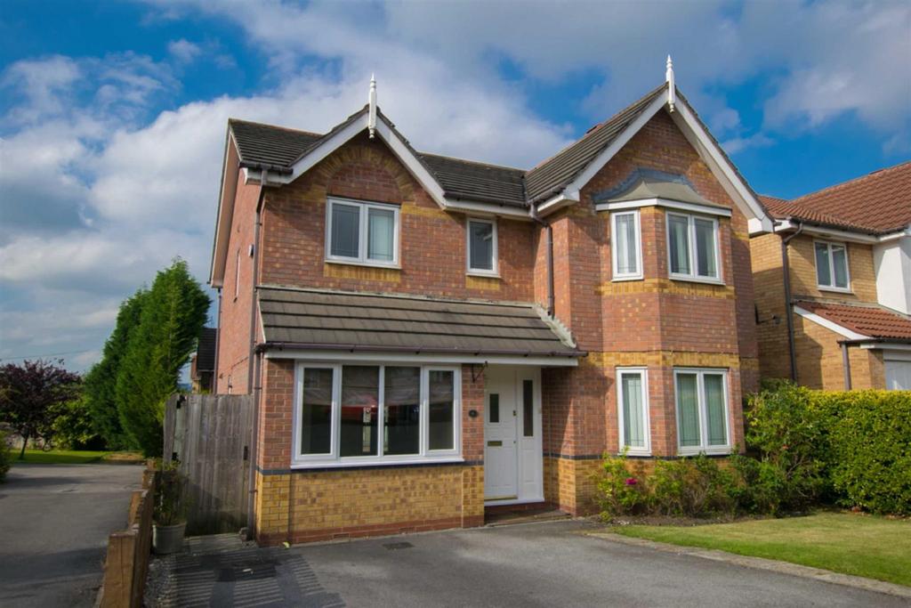 Rowans Close, Stalybridge SK15 4 bed detached house - £465,000