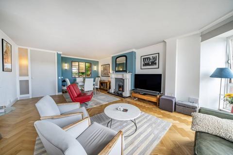 1 bedroom flat for sale, Riverside Court, Nine Elms, London, SW8