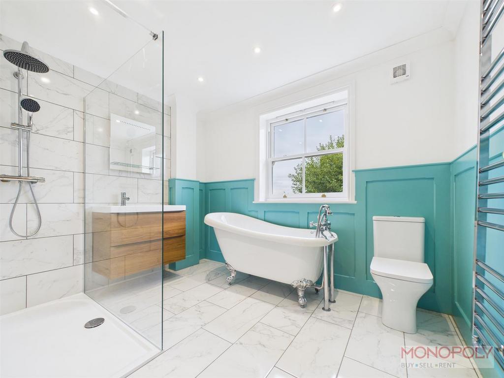 Principal Bathroom