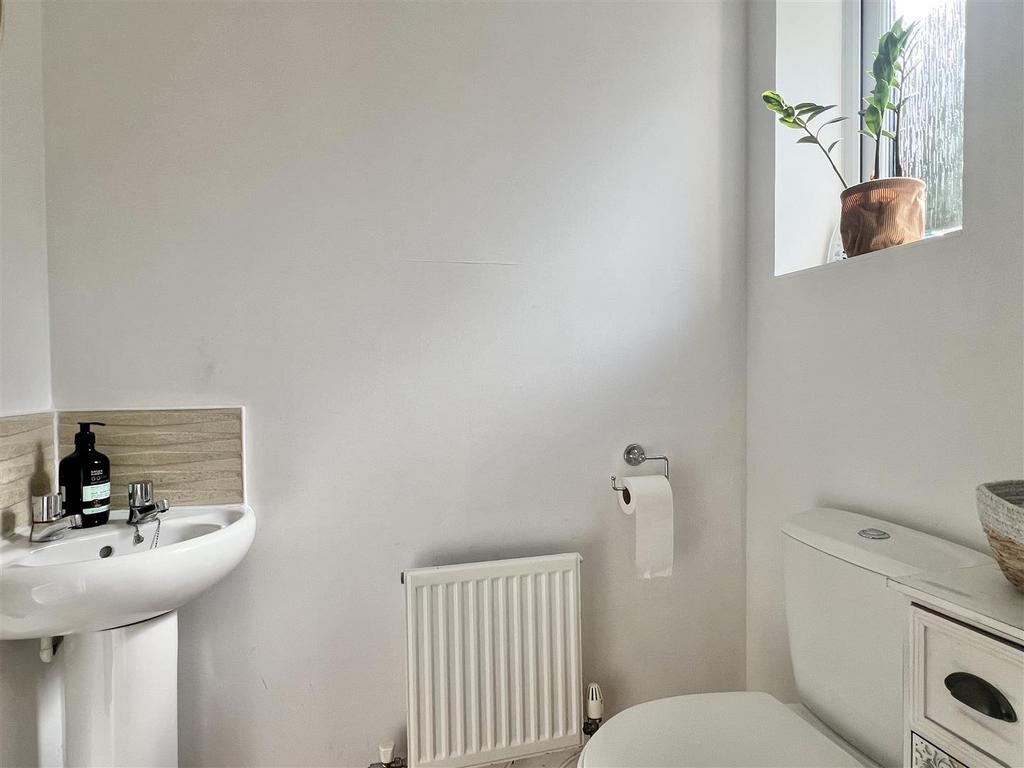 Cloakroom/WC