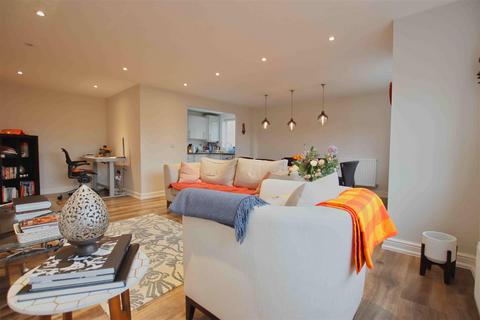 180 Coleridge Way, Borehamwood, WD6 2AT