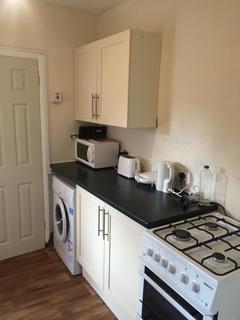 2 bedroom flat to rent, Helmsley Road Sandyford, Newcastle upon Tyne NE2