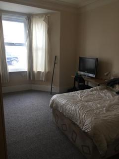 2 bedroom flat to rent, Helmsley Road Sandyford, Newcastle upon Tyne NE2