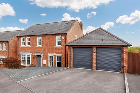 42 Ashdale Avenue, Pershore, WR10 1PL