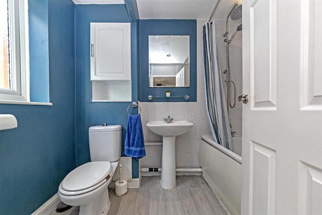 26 Pinewood Close-31.jpg