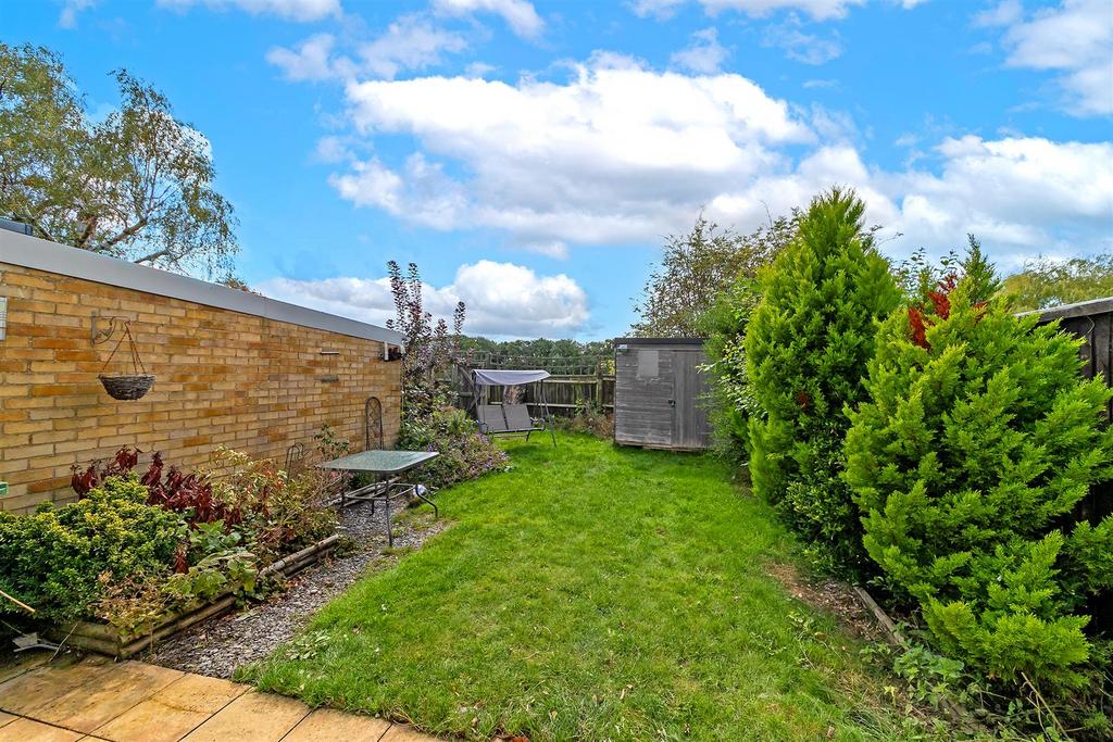 26 Pinewood Close-35.jpg