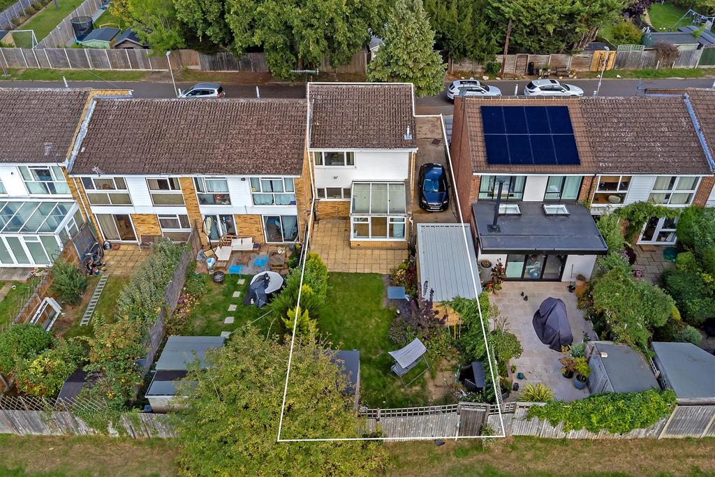 26 Pinewood Close-4.jpg