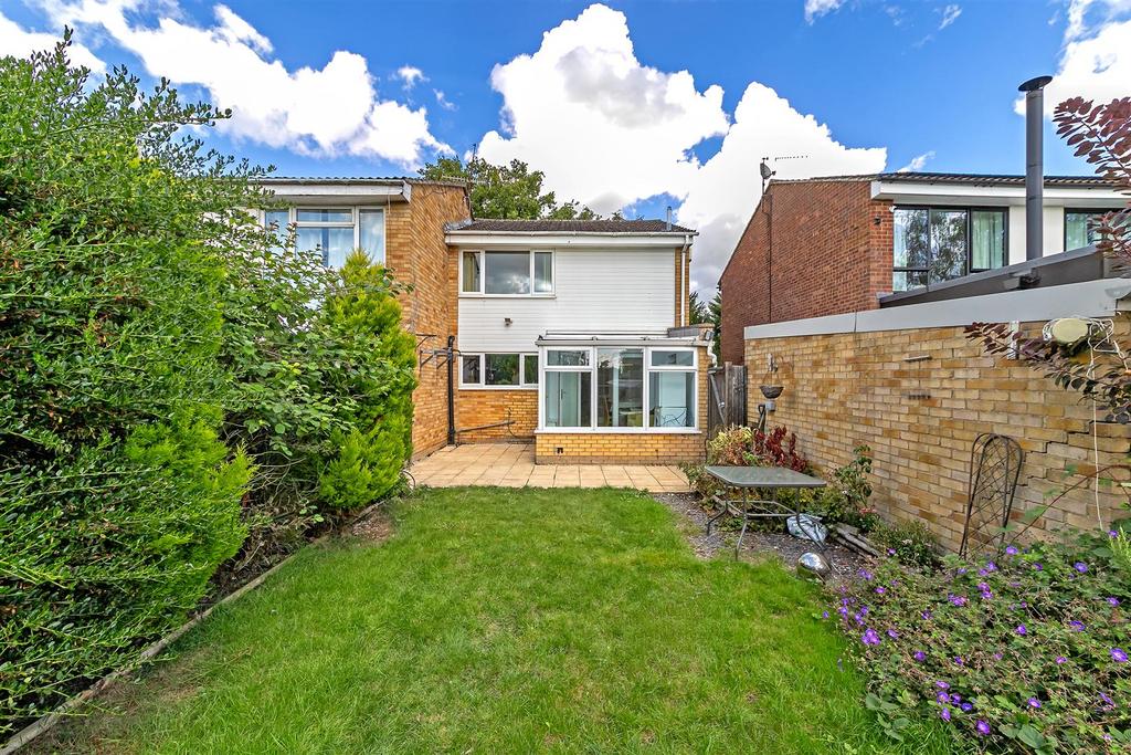 26 Pinewood Close-40.jpg