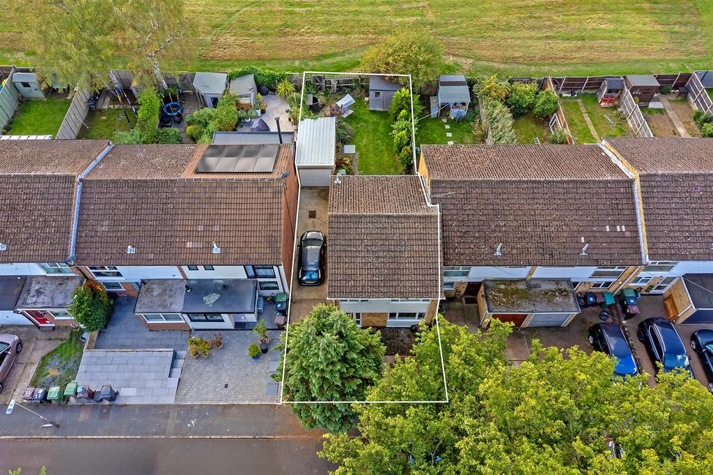 26 Pinewood Close-2.jpg