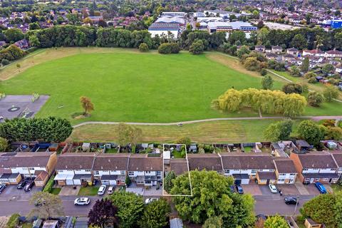 3 bedroom end of terrace house for sale, Pinewood Close, St. Albans