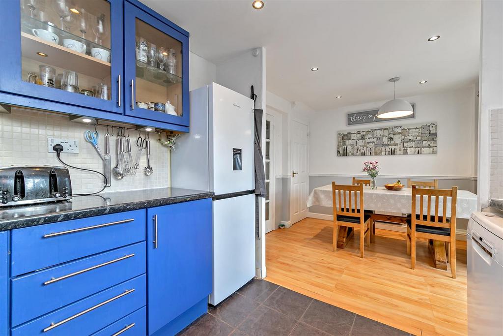26 Pinewood Close-19.jpg