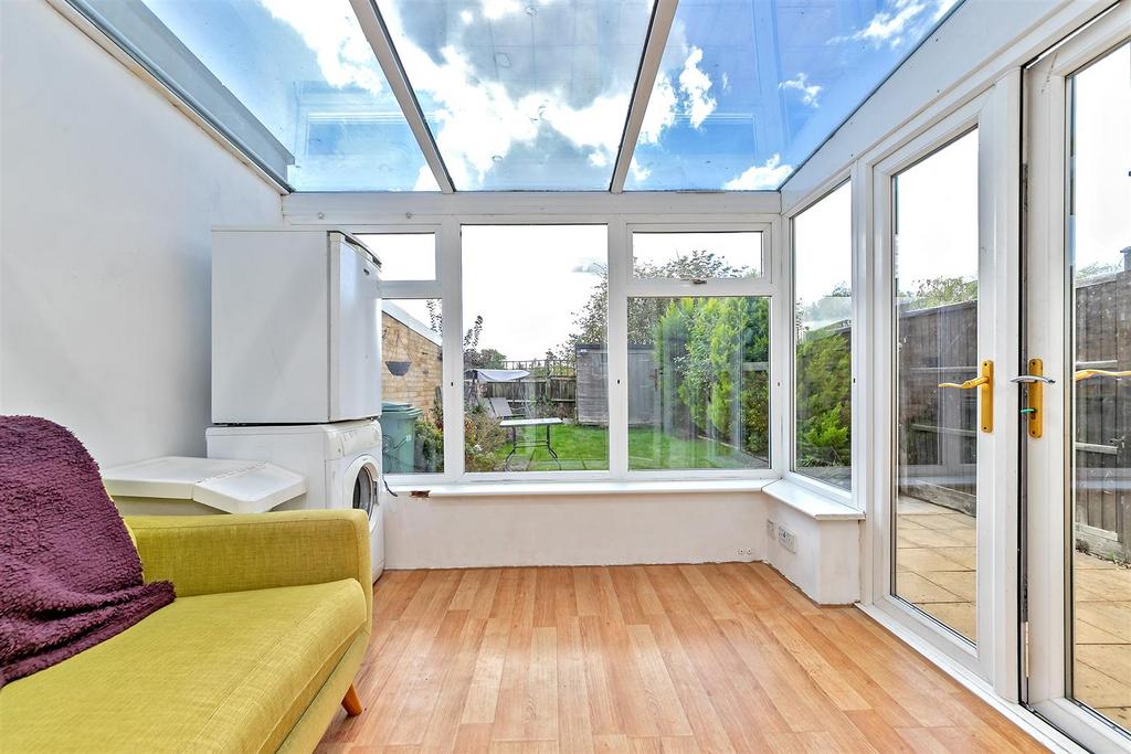 26 Pinewood Close-24.jpg