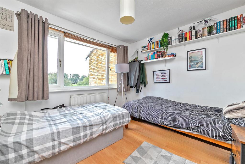 26 Pinewood Close-29 copy (002).jpg