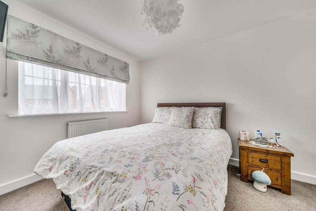 Bedroom 1.jpg