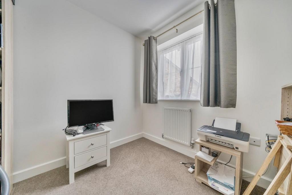 Bedroom 4.jpg